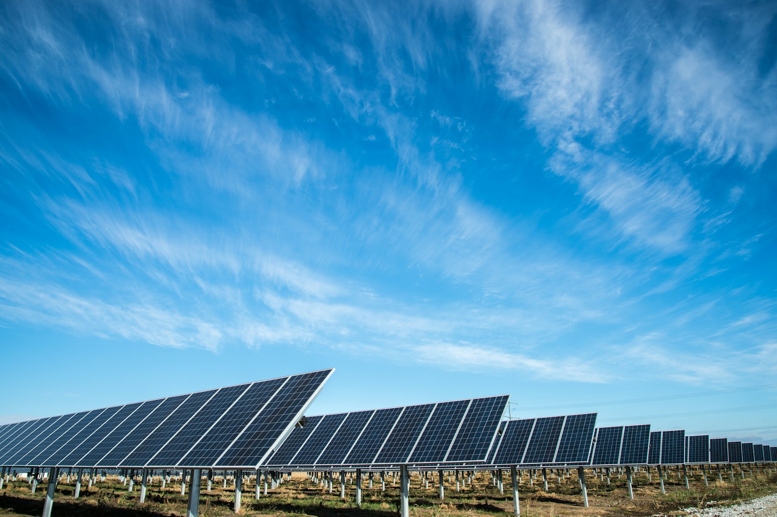 Ontdek de voordelen van zonnepanelen op een plat dak kopen